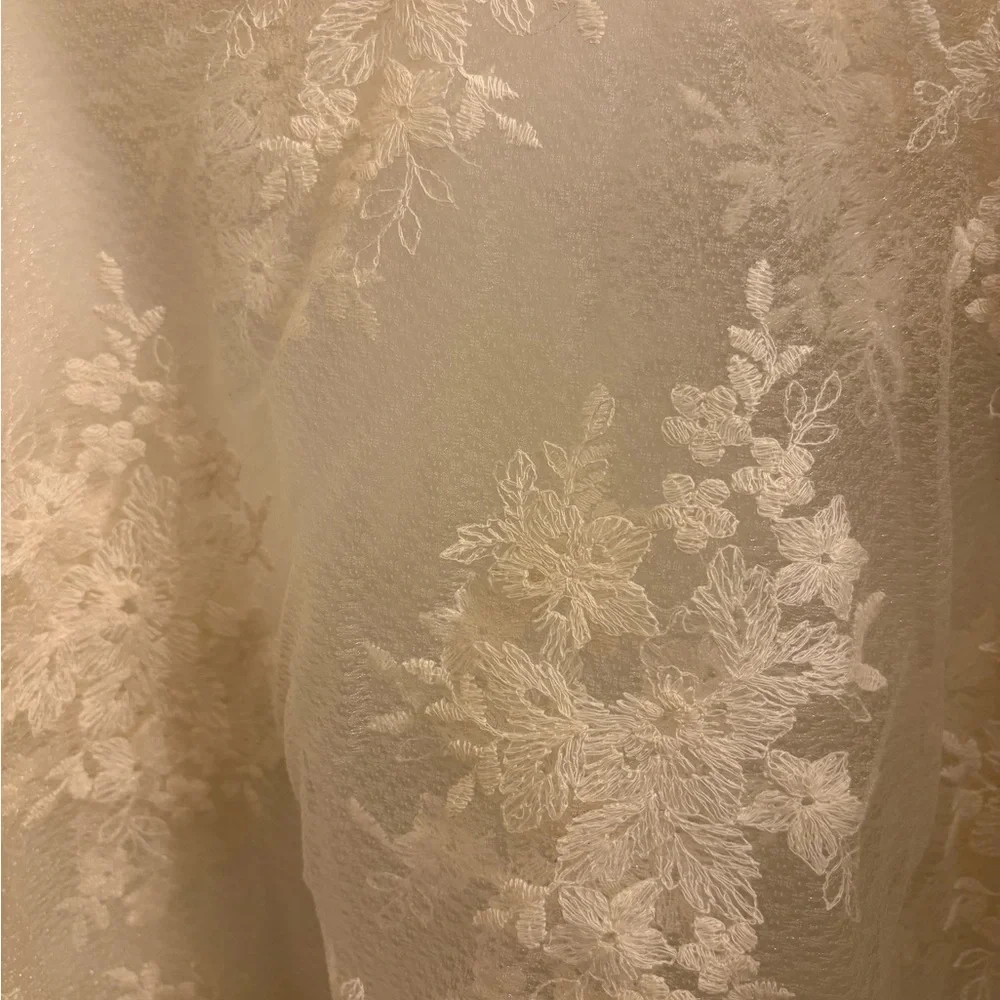 Cold Shoulder Lace Top - Picture 3 of 3